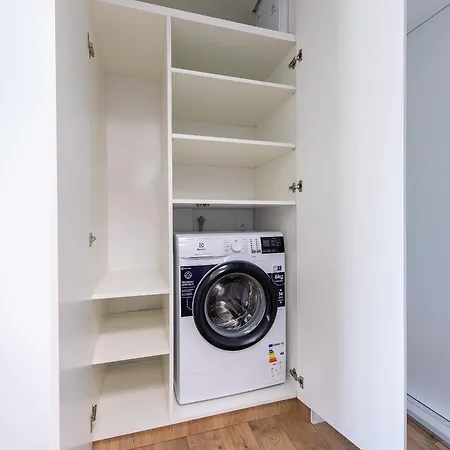 Wrzeciono 12 - Piekny Apartament Obok Szpitala Bielanskiego Oraz Awf, Bezplatna Strefa Parkowania - 400m Do Stacji Metra - Good 아파트
