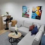 Wrzeciono 12 - Piekny Apartament Obok Szpitala Bielanskiego Oraz Awf, Bezplatna Strefa Parkowania - 400m Do Stacji Metra - Good *