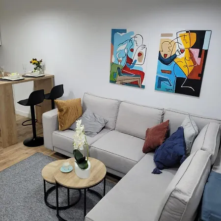 Wrzeciono 12 - Piekny Apartament Obok Szpitala Bielanskiego Oraz Awf, Bezplatna Strefa Parkowania - 400m Do Stacji Metra - Good *