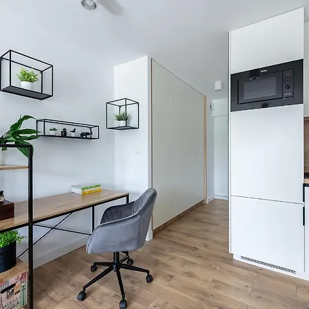 Wrzeciono 12 - Piekny Apartament Obok Szpitala Bielanskiego Oraz Awf, Bezplatna Strefa Parkowania - 400m Do Stacji Metra - Good *